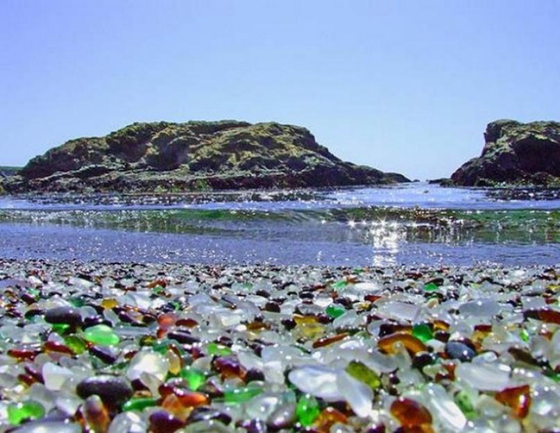 Стеклянный пляж. Человек, мусори — природа уберет за тобой. Бухта стеклянная во владивостоке Где стеклянный пляж